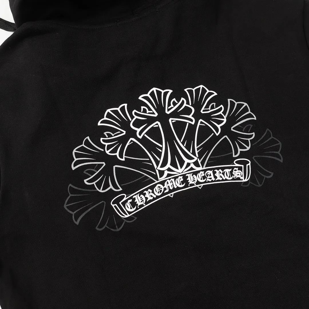 Q14—P230 -Chrome Hearts/Chrome Hearts printed zipper sweatshirt cardigan jacket -420 grams of high-density, high-quality wool, soft, delicate and skin-friendly, soft and silky to the touch, warm and skin-friendly -The hardware zipper accessories are all customized and full of details -Colour: black white -Size: S M L XL